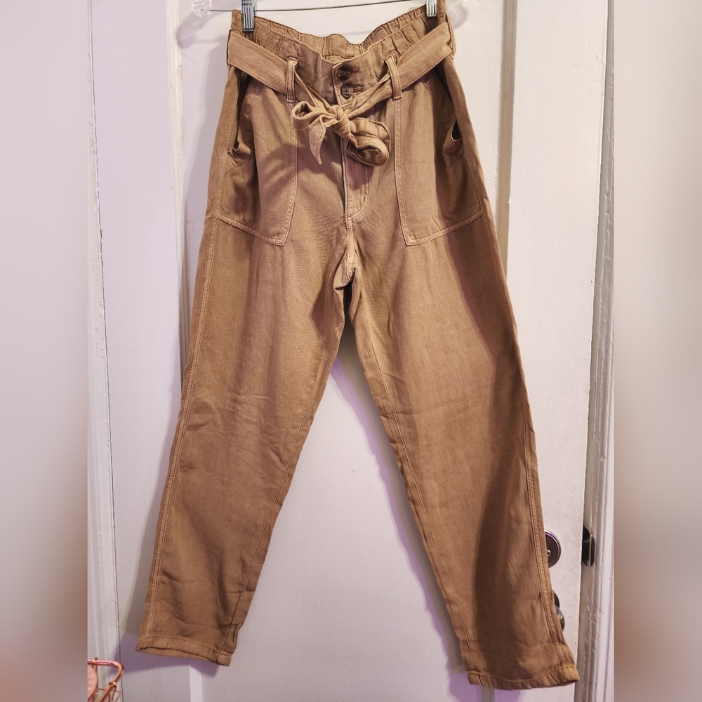 American Eagle Outfitters Super High-Waisted Taper Pant Tan Size 6